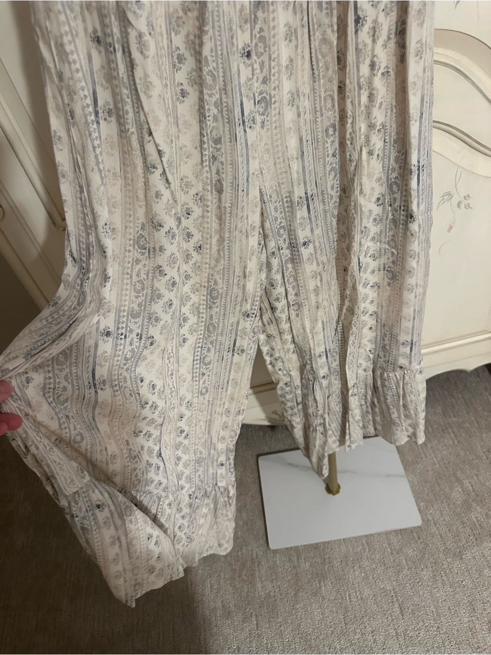 Off-Shoulder Cream & Gray Ruffled Romper - Picture 5 of 9